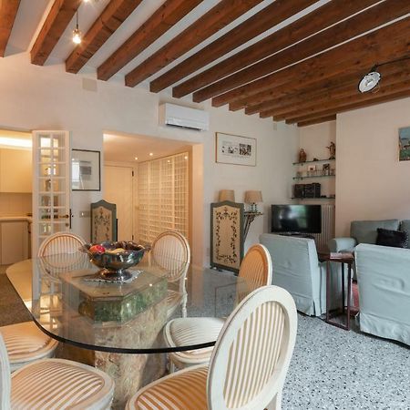 Garden Apartment Venesia Bagian luar foto