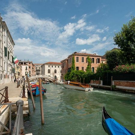 Garden Apartment Venesia Bagian luar foto