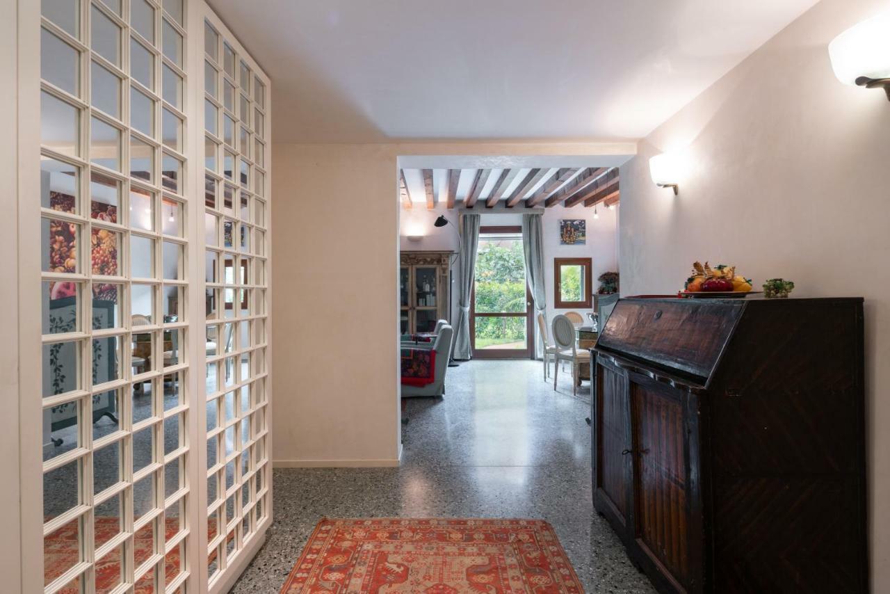 Garden Apartment Venesia Bagian luar foto