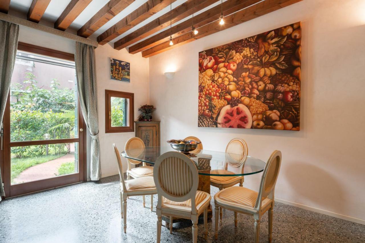 Garden Apartment Venesia Bagian luar foto