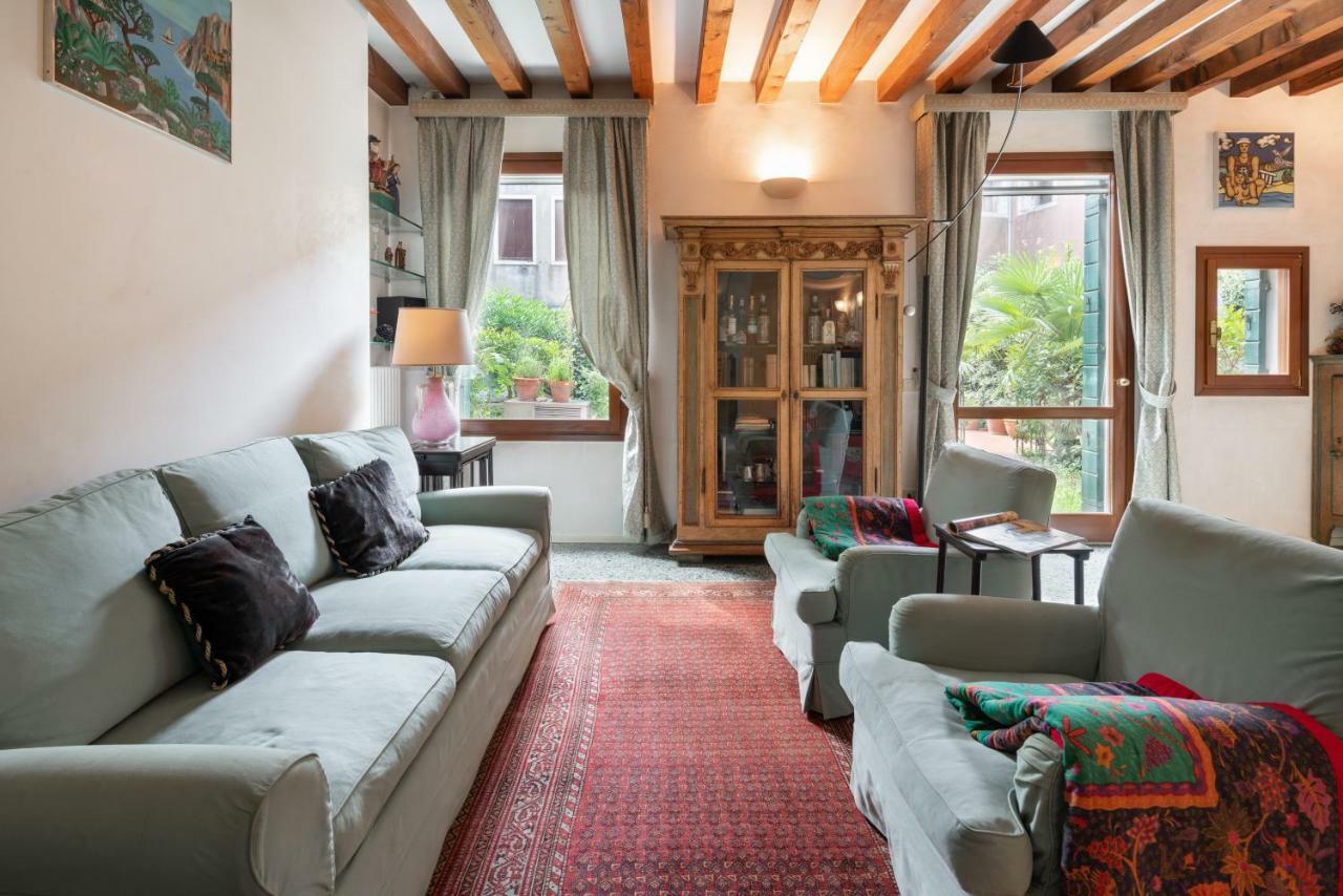 Garden Apartment Venesia Bagian luar foto