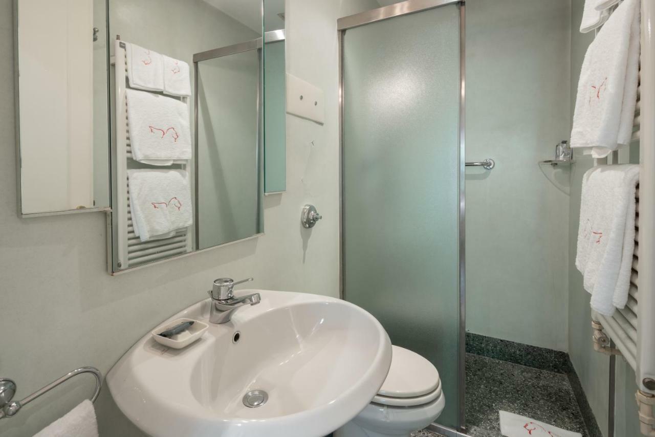 Garden Apartment Venesia Bagian luar foto