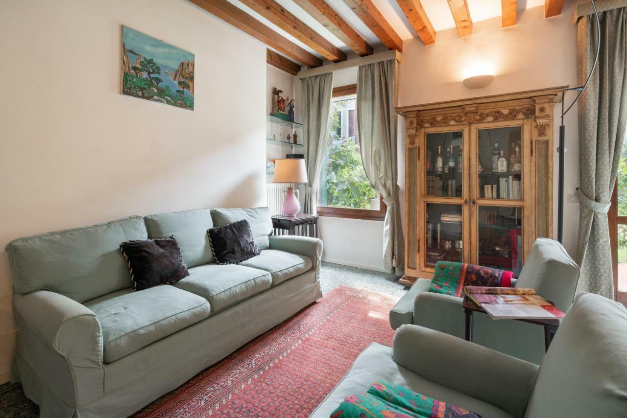 Garden Apartment Venesia Bagian luar foto