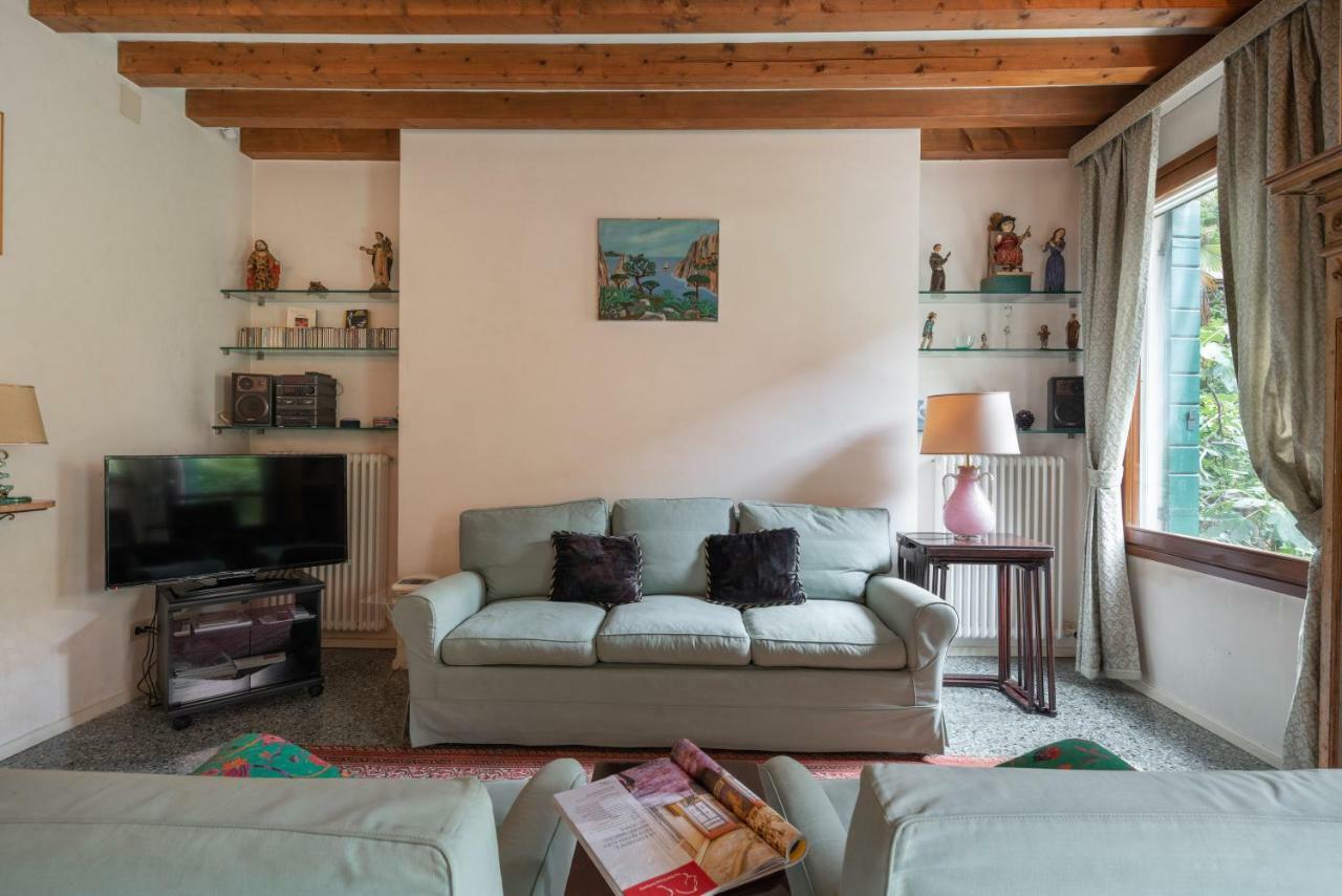 Garden Apartment Venesia Bagian luar foto