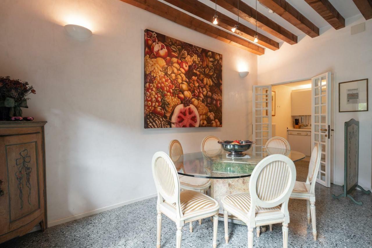 Garden Apartment Venesia Bagian luar foto
