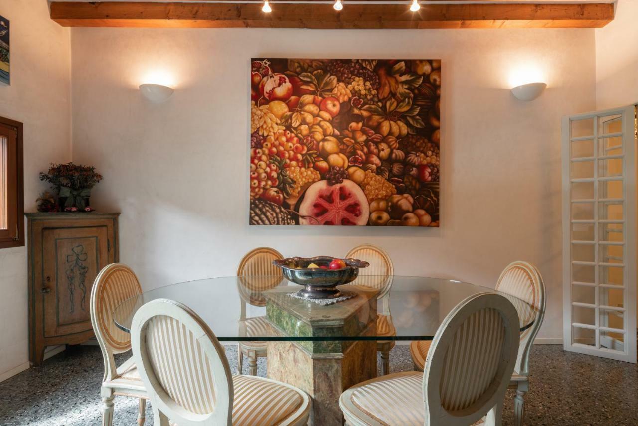 Garden Apartment Venesia Bagian luar foto