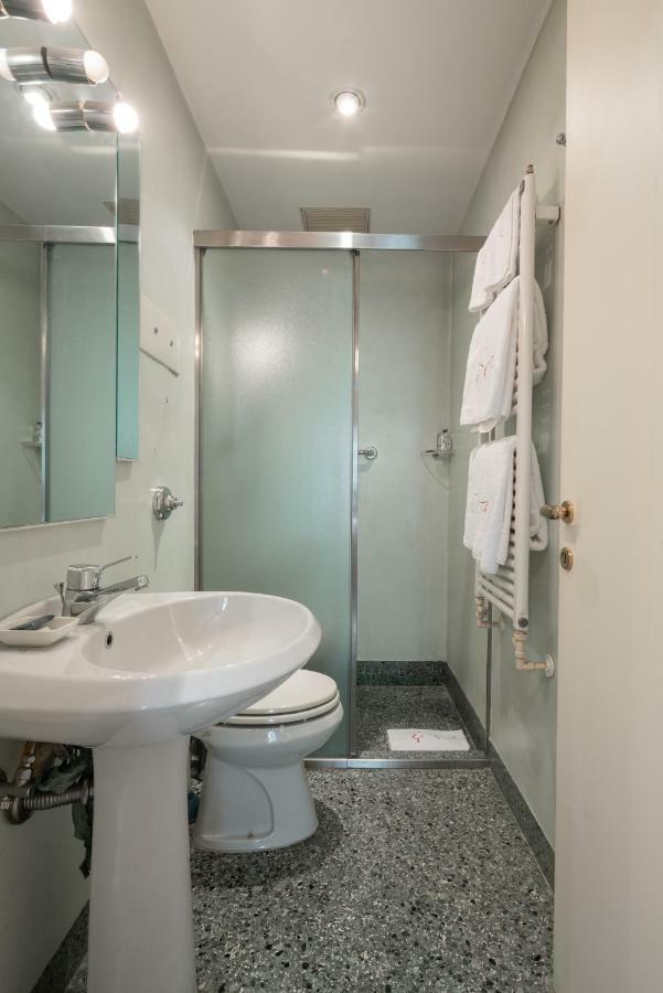 Garden Apartment Venesia Bagian luar foto