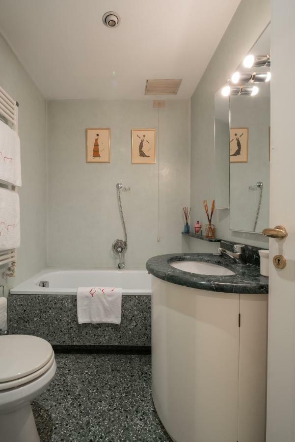 Garden Apartment Venesia Bagian luar foto