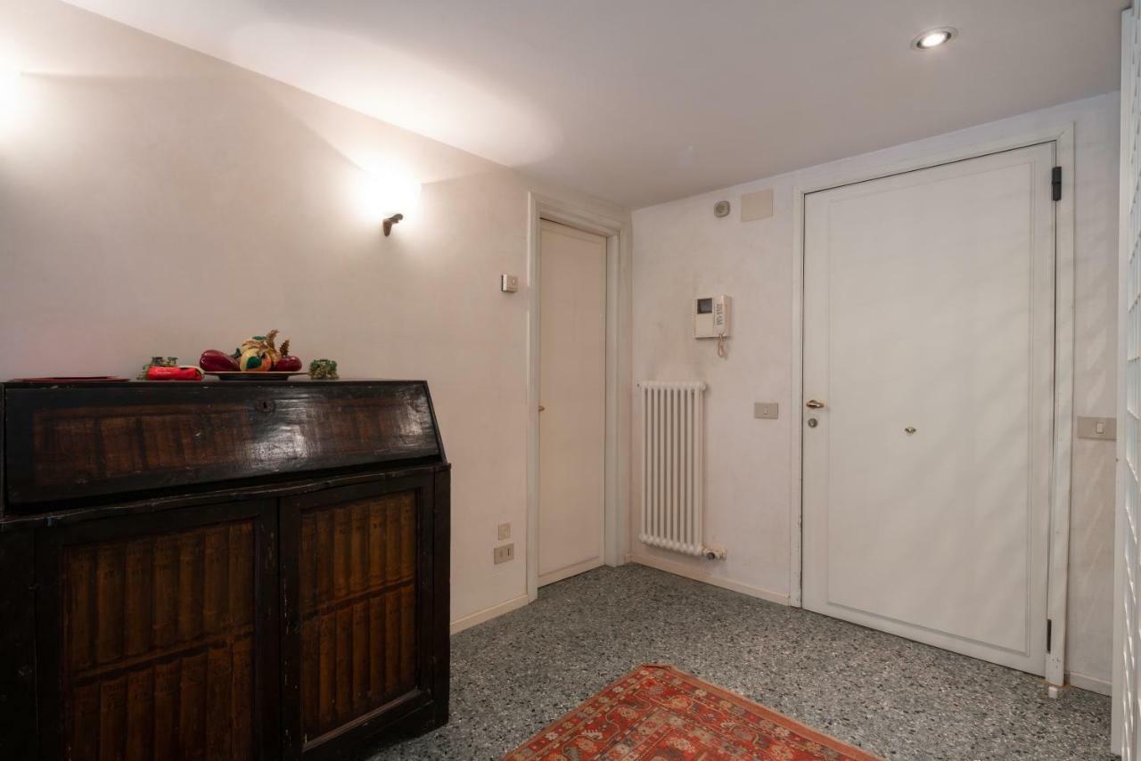 Garden Apartment Venesia Bagian luar foto