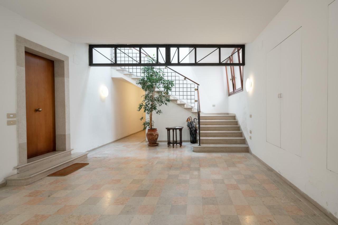 Garden Apartment Venesia Bagian luar foto