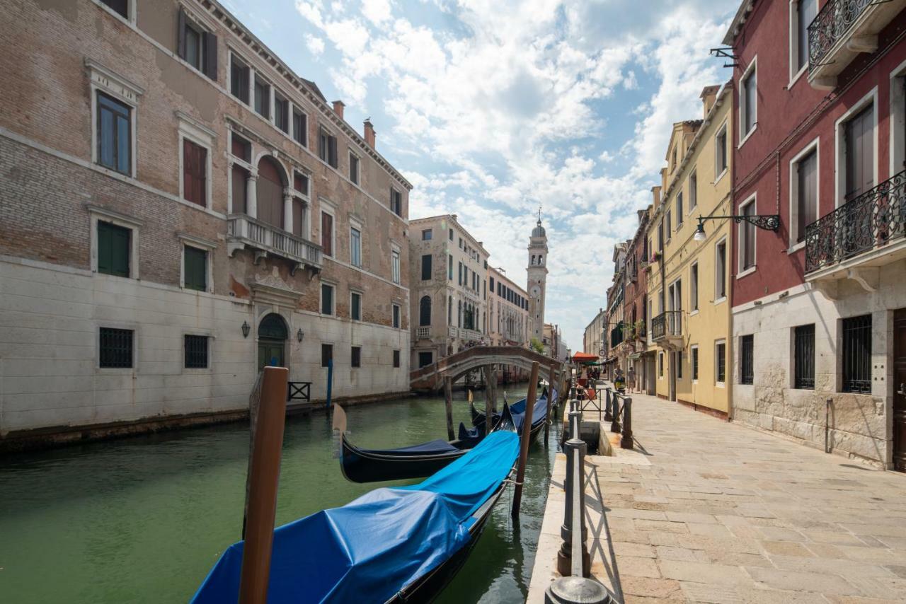 Garden Apartment Venesia Bagian luar foto