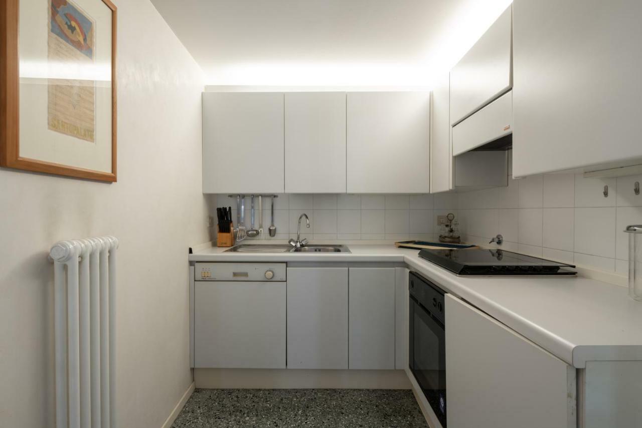 Garden Apartment Venesia Bagian luar foto