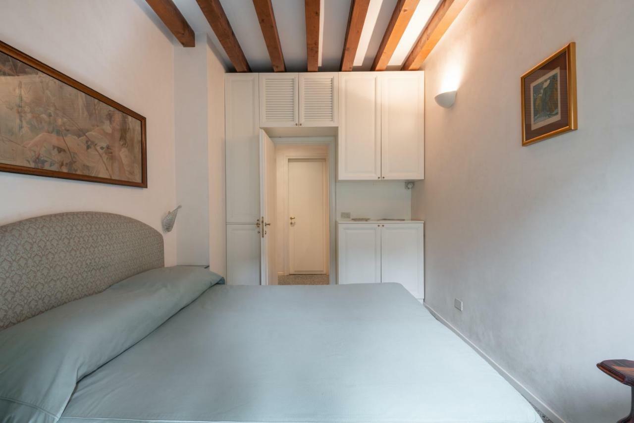 Garden Apartment Venesia Bagian luar foto