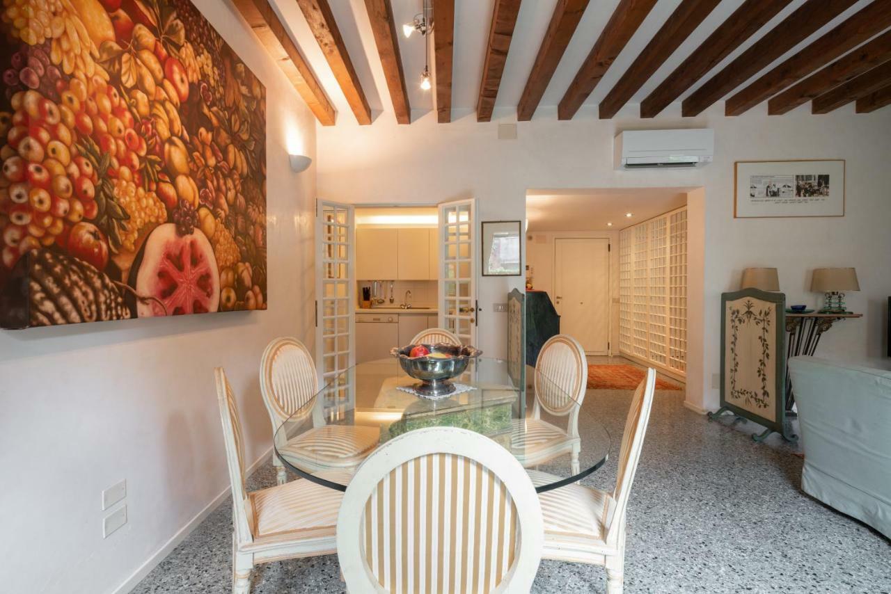 Garden Apartment Venesia Bagian luar foto